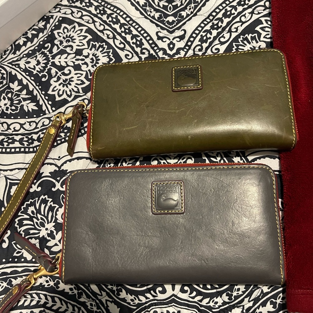 Dooney And Bourke Wallets
